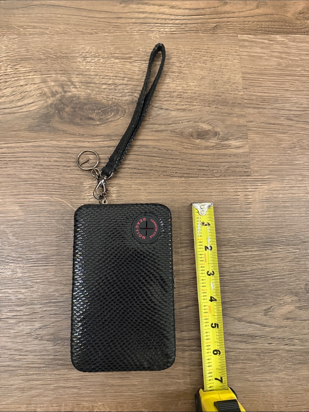 Kenneth Cole Reaction Black Textured Wristlet Card Holder with Lanyard